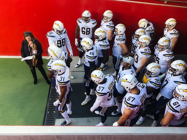 约基奇61分创NBA三双得分纪录.